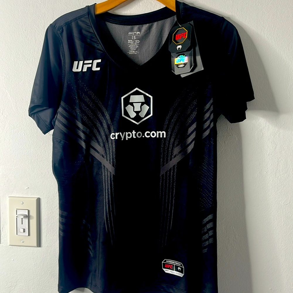 UFC Black Woman’s Short Sleeve Tee size small